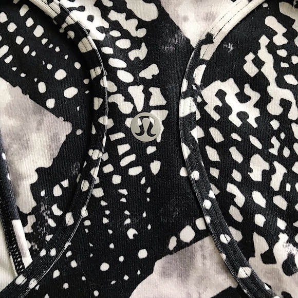 🆕🔥RARE11 LULULEMON ATHLETICA SUPER CUTE TANK BLACK&WHITE MSRP THIS STYLE 125$ - Picture 13 of 15